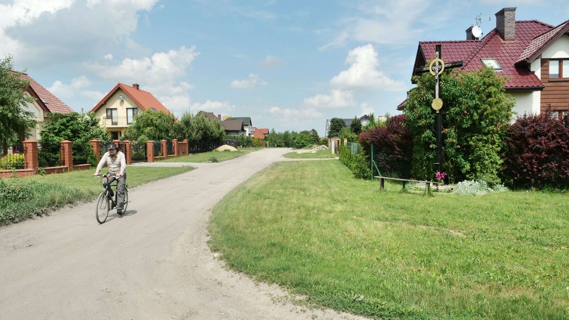 Wydadzą ponad 2 miliony na przebudowę tej drogi. "Czy to prawda, że mieszka tam radny?" Wydadzą ponad 2 miliony na przebudowę tej drogi. "Czy to prawda, że mieszka tam radny?"