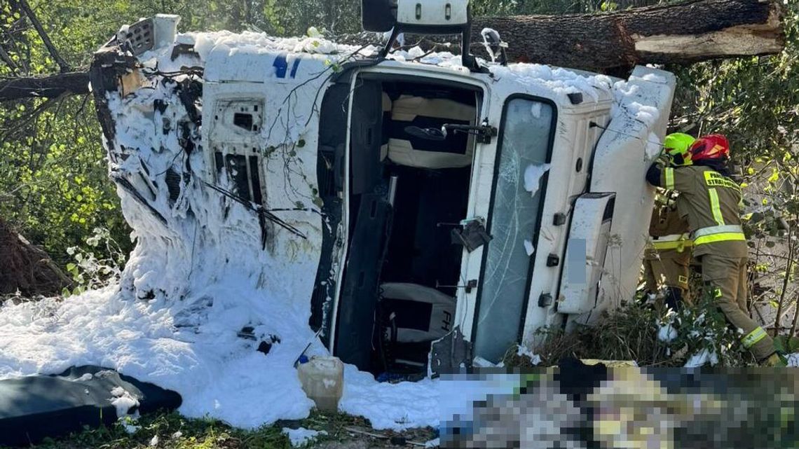 Wyglądało to nieciekawie. A wszystko przez pękniętą oponę Wyglądało to nieciekawie. A wszystko przez pękniętą oponę