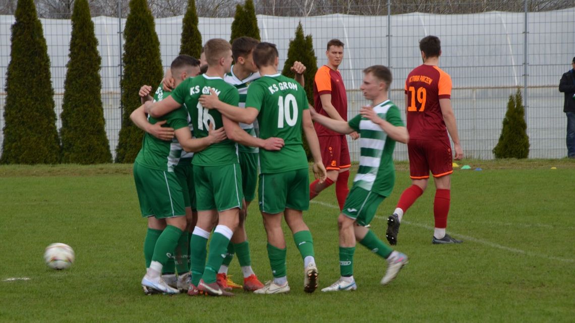 Wygrane Gromu i ŁKS Łazy, cztery zmarnowane karne w meczu Victorii Parczew z Orłem Czemierniki Wygrane Gromu i ŁKS Łazy, cztery zmarnowane karne w meczu Victorii Parczew z Orłem Czemierniki