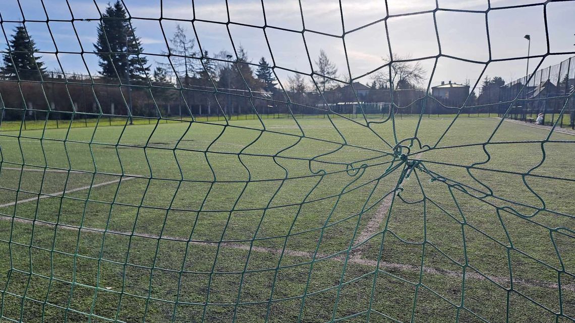 Wygrywa najtańszy. Szkolne boisko w Zamościu odnowi firma z Mazowsza Wygrywa najtańszy. Szkolne boisko w Zamościu odnowi firma z Mazowsza