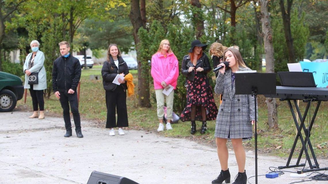 Wyjątkowy koncert w Lubartowie. Orkiestra stanęła przed szpitalem Wyjątkowy koncert w Lubartowie. Orkiestra stanęła przed szpitalem