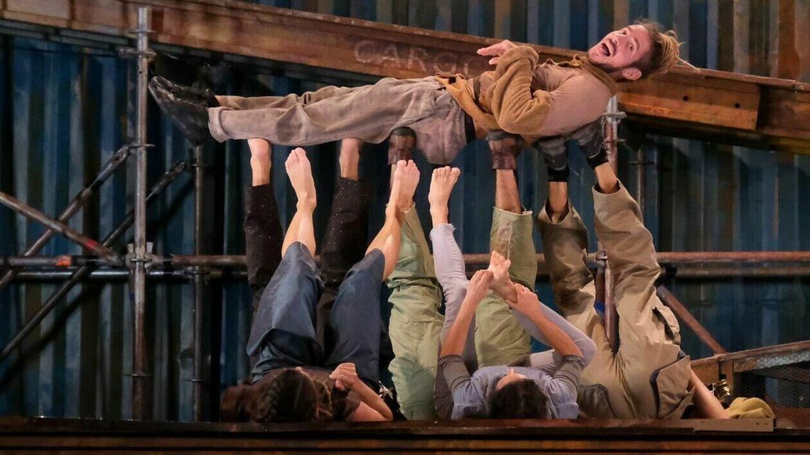 Wyjątkowy spektakl na błoniach Areny Lublin. Dotyczy konsekwencji zmian klimatu [zdjęcia]