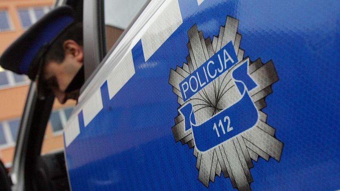 Wyjeżdżała z posesji i spowodowała kolizję. Czuć było woń alkoholu