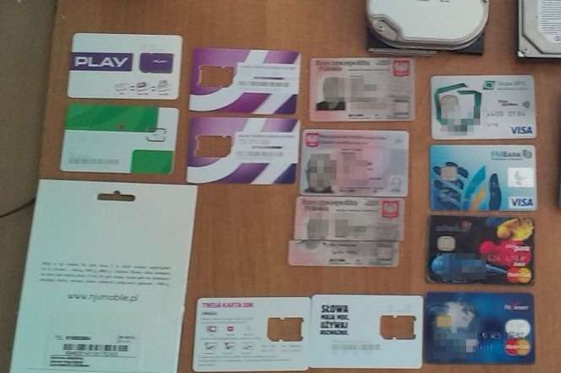 Wyłudzali drogie telefony przez internet. 130 tys. zł strat