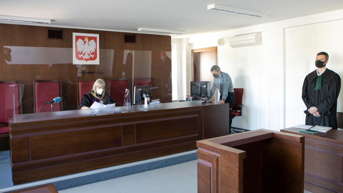 Wyłudzili od emerytów niemal ćwierć miliona złotych. Skazani za oszustwa „na policjanta” Wyłudzili od emerytów niemal ćwierć miliona złotych. Skazani za oszustwa „na policjanta”