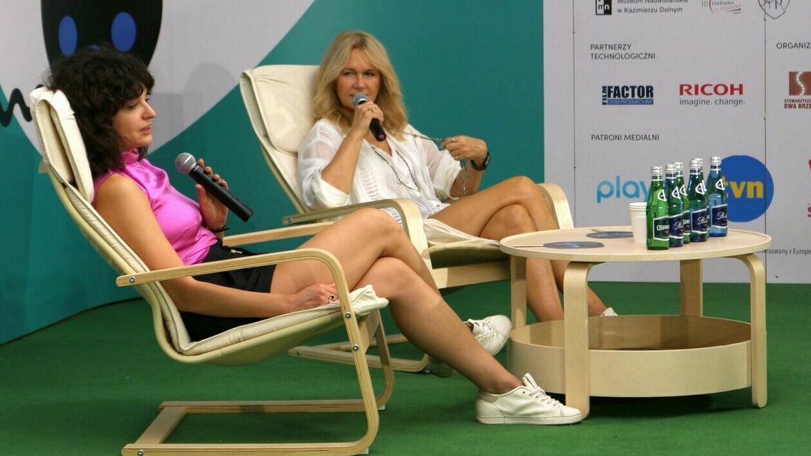 Wyluzowana Grażyna Torbicka na leżaku, czyli Dwa Brzegi w Kazimierzu Dolnym Wyluzowana Grażyna Torbicka na leżaku, czyli Dwa Brzegi w Kazimierzu Dolnym