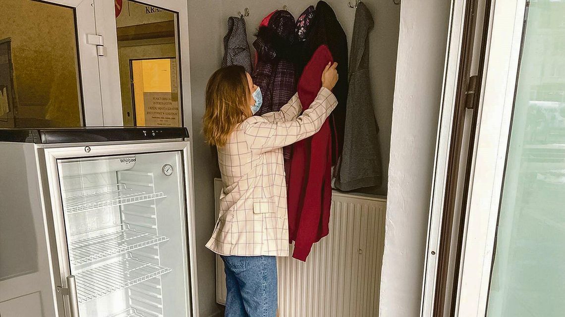 Wymień się ciepłem i zostaw niepotrzebne ubranie dla innych