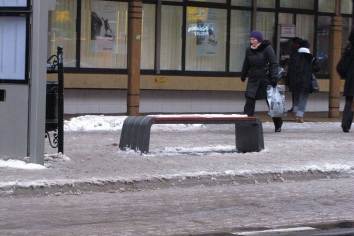 Wymieniają ławki na przystankach w Lublinie Wymieniają ławki na przystankach w Lublinie