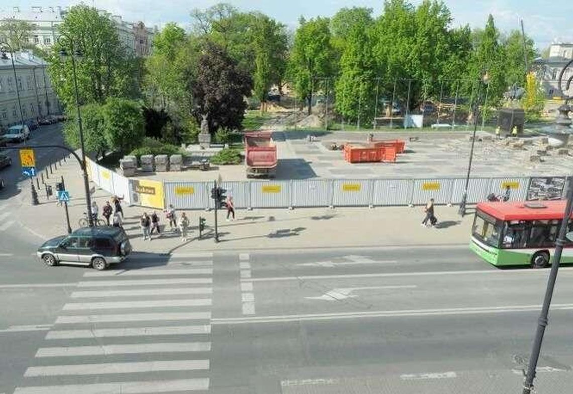 Wymontują z pl. Litewskiego co się da. Wykorzystają w innych miejscach