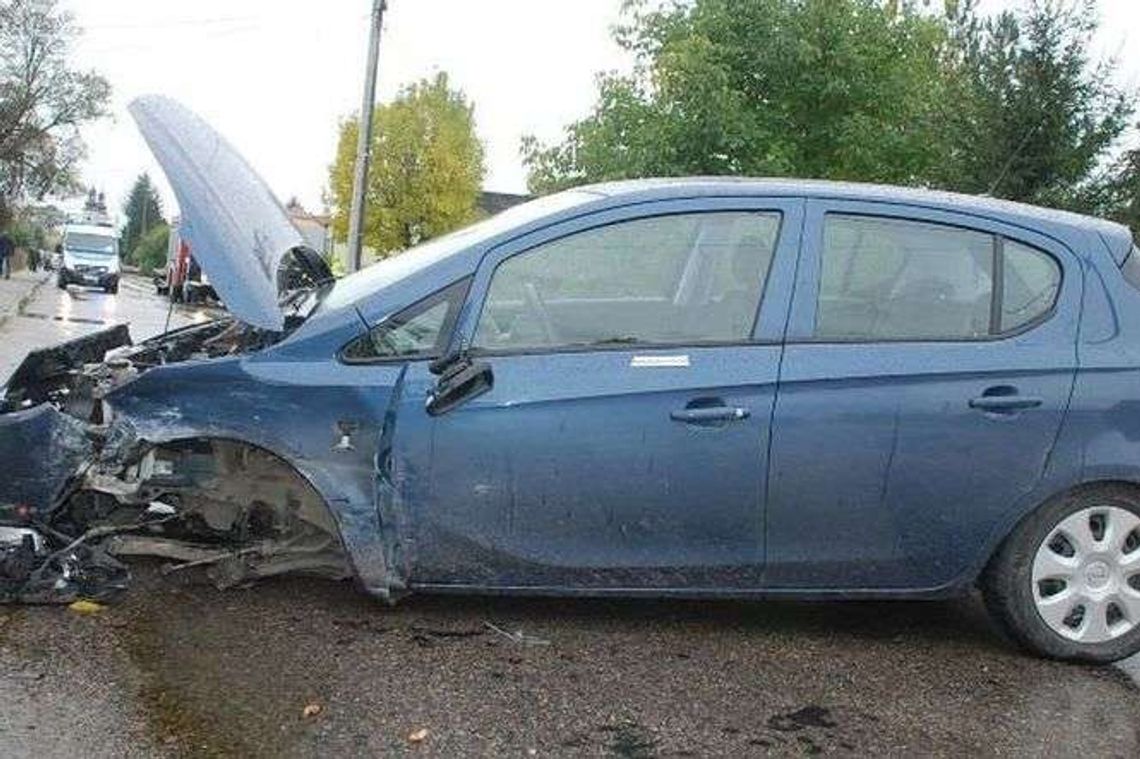 Wymusiła pierwszeństwo. Dwie osoby ranne (zdjęcia)