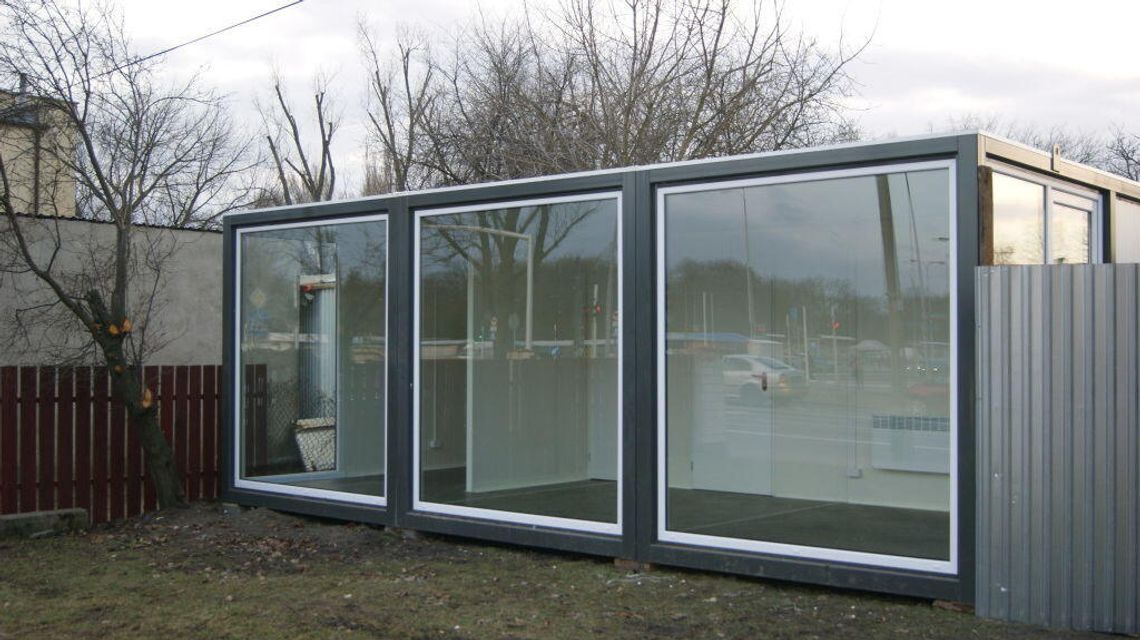 Wynajem kontenerów biurowych. Idealne rozwiązanie do tymczasowej pracy w terenie