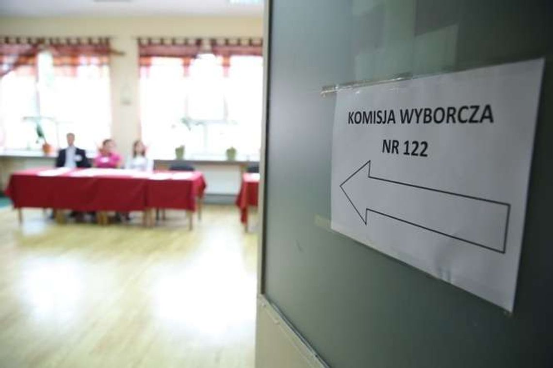 Wyniki referendum do kosza, bo urny puste. "Najwięcej stracił Bronisław Komorowski"