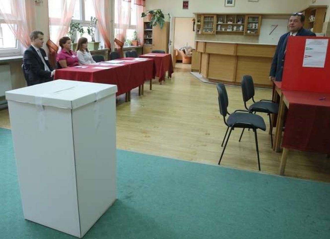 Wyniki referendum. PKW oficjalnie: frekwencja wyniosła 7,8 proc.