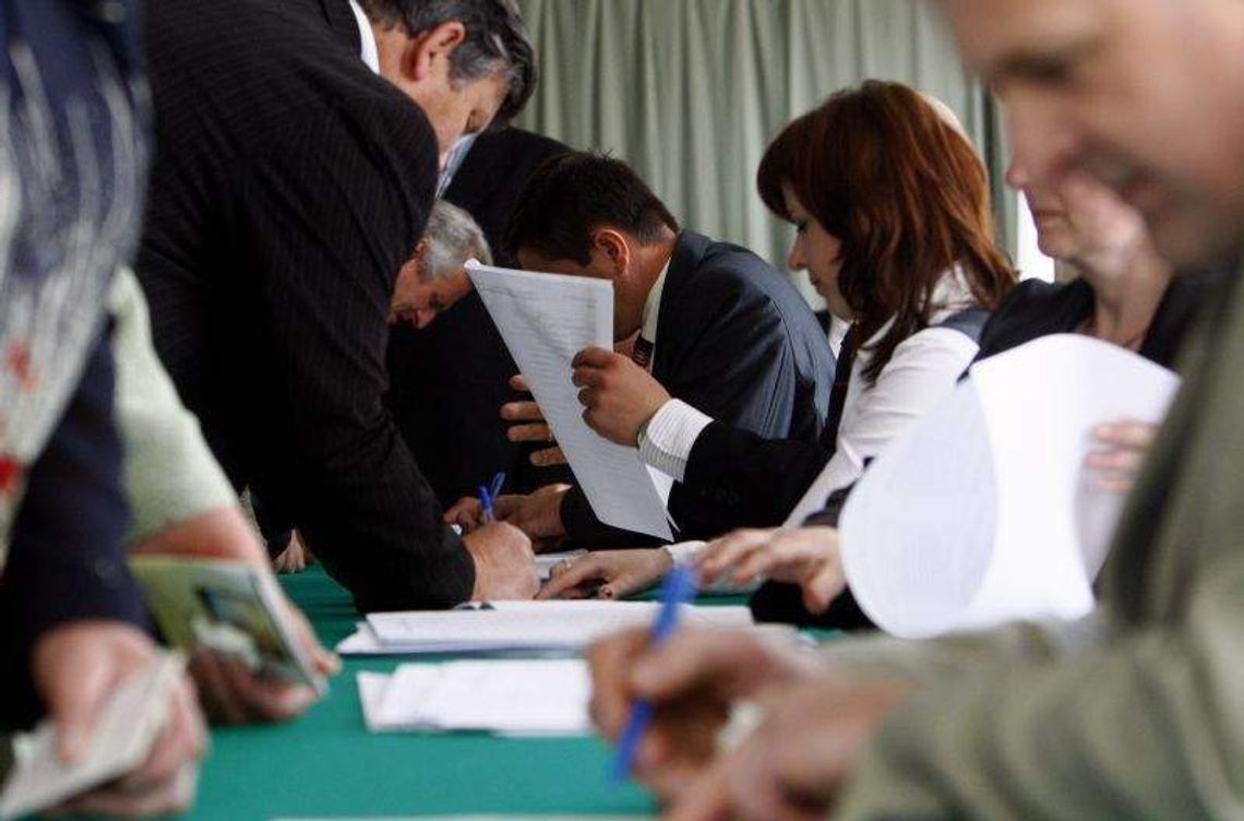 Wyniki wyborów w poniedziałek, w weekend cisza wyborcza