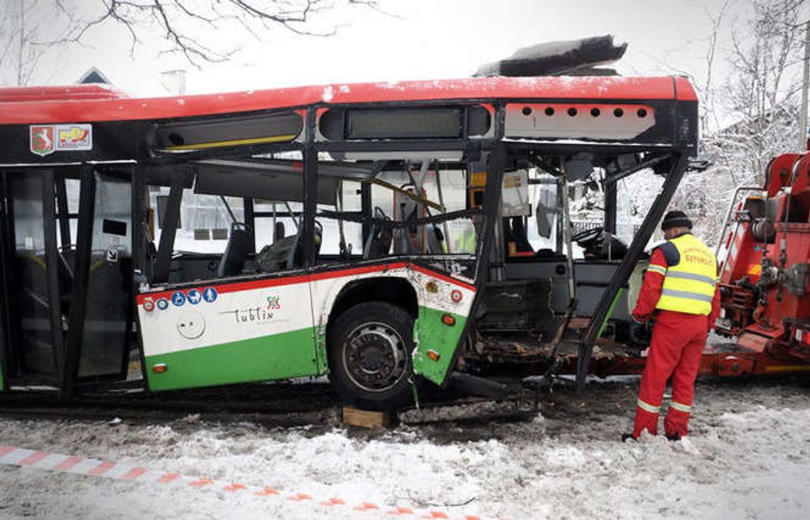 Wypadek autobusu na Czechowie: Wśród poszkodowanych są dzieci (zdjęcia, wideo)