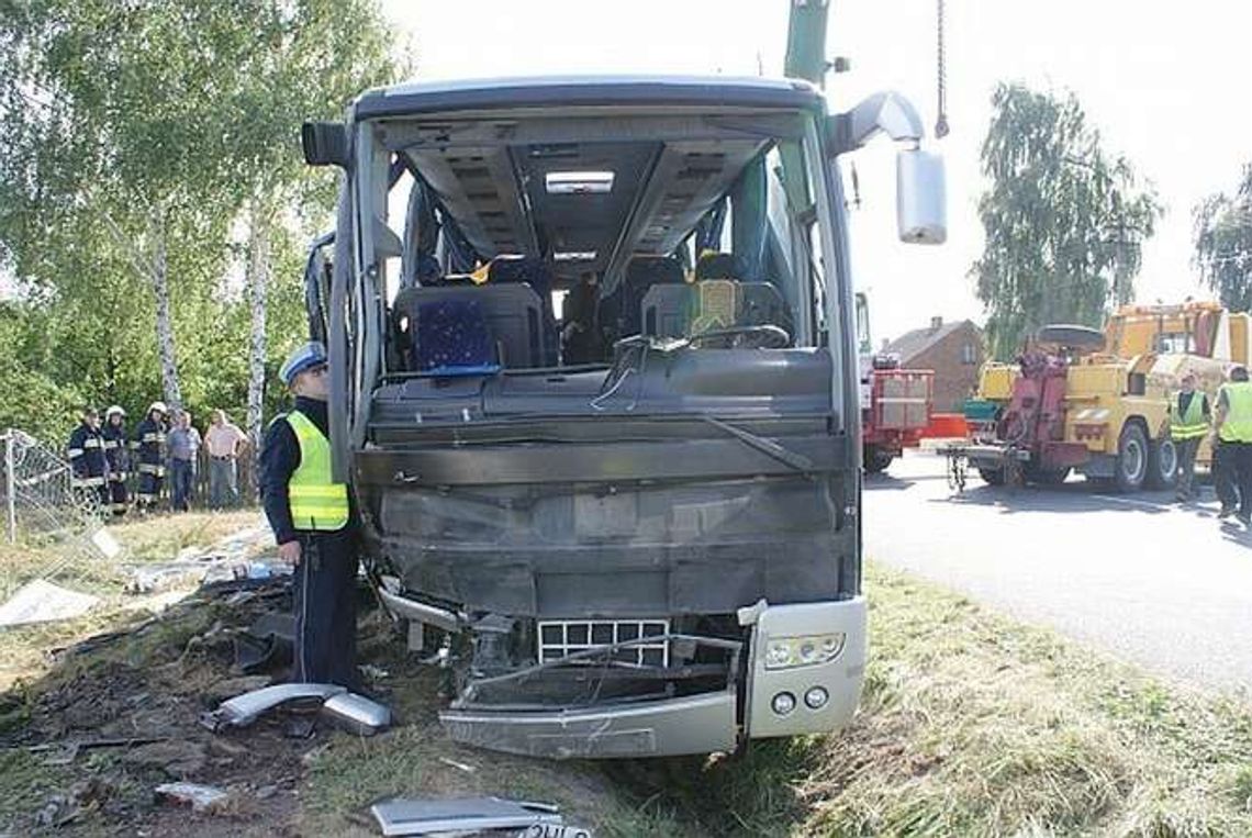 Wypadek autobusu PKS Puławy. Kierowca próbował uniknąć większej tragedii?