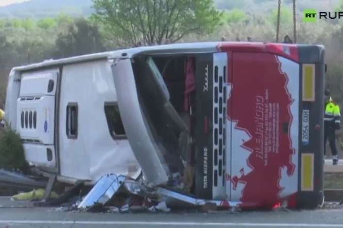 Wypadek autobusu w Hiszpanii. Nie żyje 13 studentek, wśród rannych jest Polak