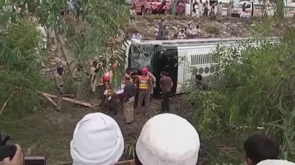 Wypadek autobusu w Pakistanie. Zginęło co najmniej 10 osób, ponad 30 jest rannych