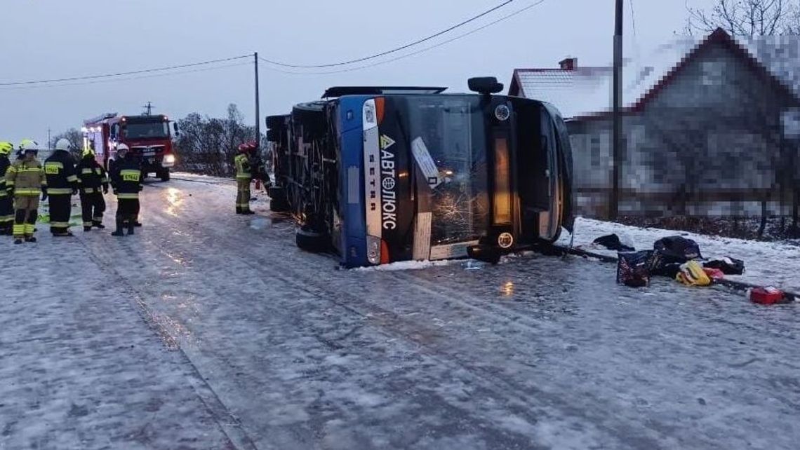 Wypadek autokaru. Do szpitali trafiło 20 pasażerów