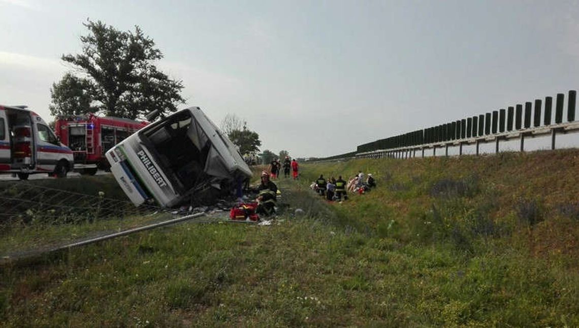 Wypadek autokaru w Konstanynowie. Dwie osoby nie żyją, wielu rannych