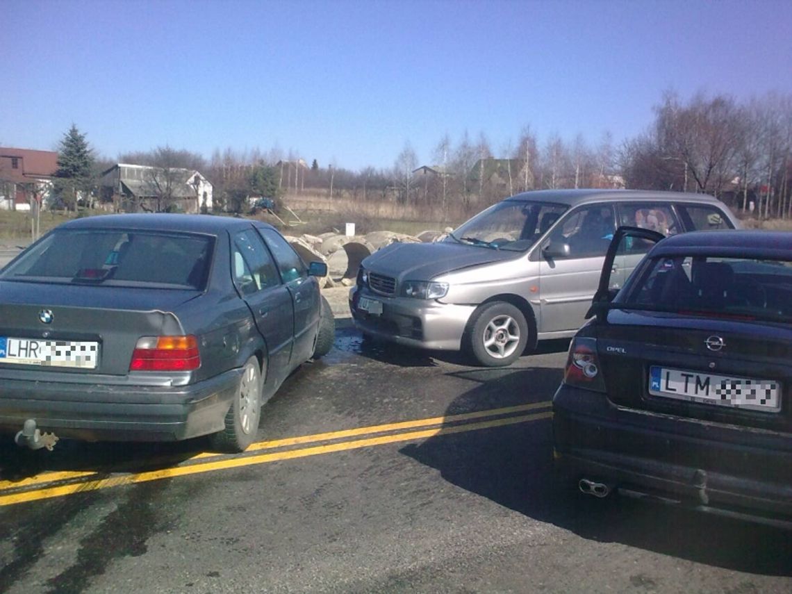 Wypadek BMW i KIA na drodze Lublin - Piaski (zdjęcia) Wypadek BMW i KIA na drodze Lublin - Piaski (zdjęcia)