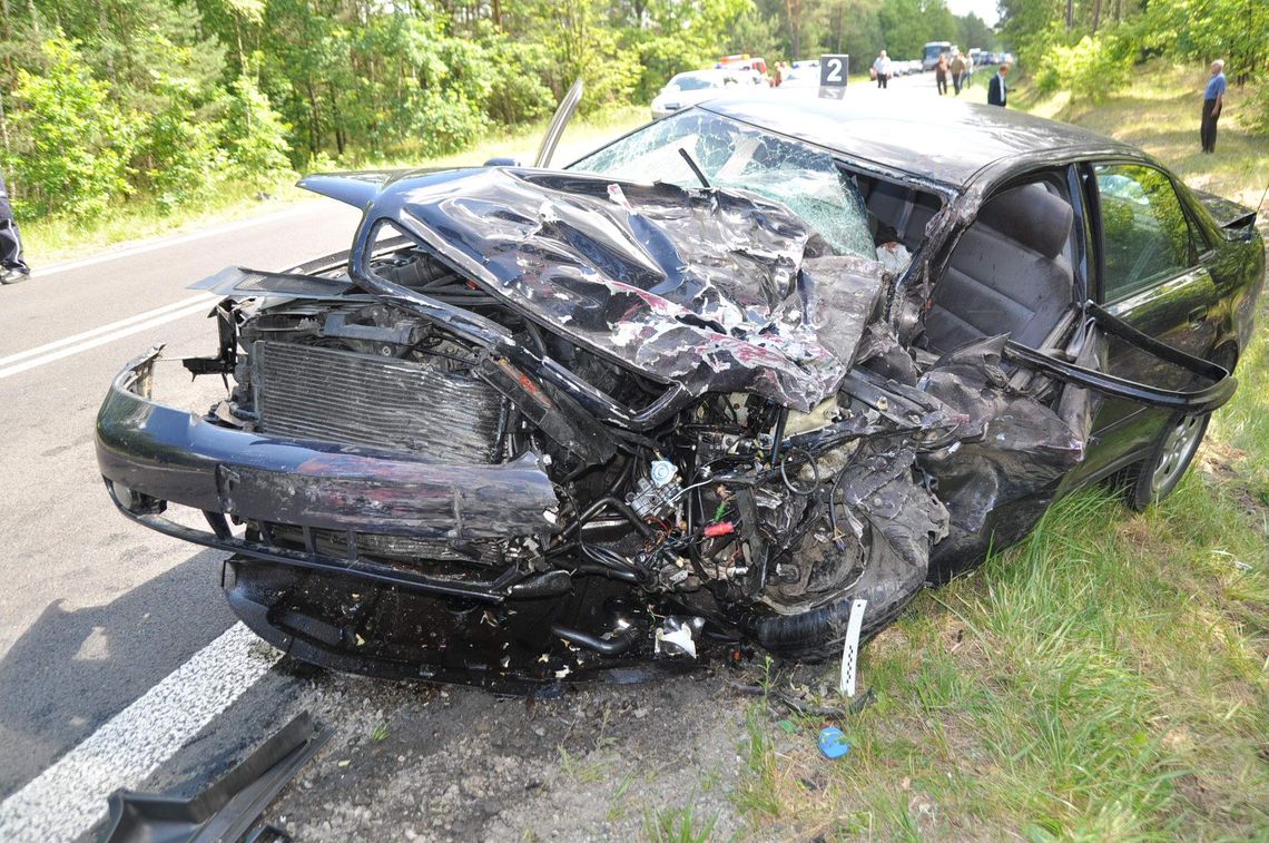 Wypadek busa i osobówki w Korytkowie. 13 osób rannych (zdjęcia)