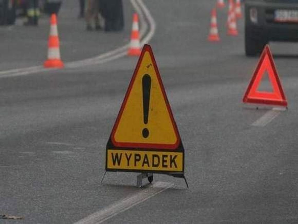 Wypadek busa z ciężarówką. 10 osób w szpitalu