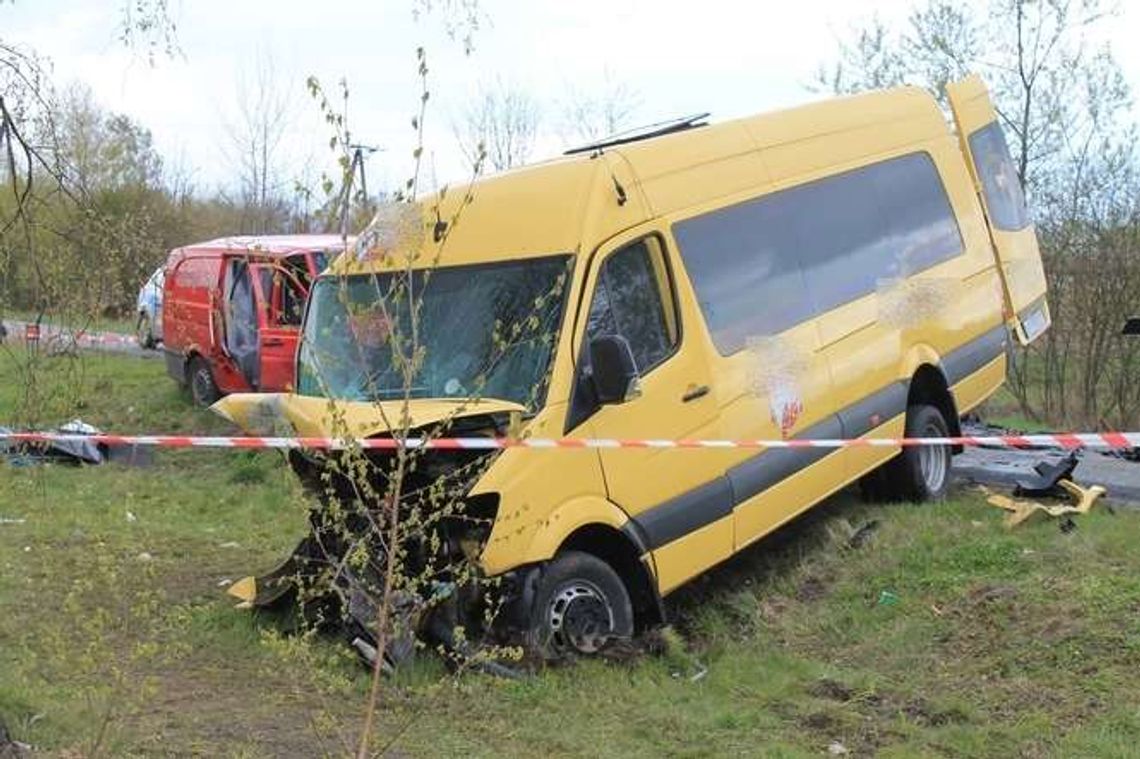 Wypadek busów w Rzeczycy. Jedna ofiara śmiertelna, 11 osób rannych
