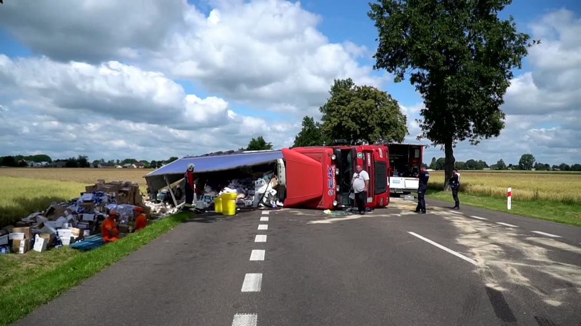 Wypadek ciężarówki w Krzewicy pod Białą Podlaską. Przewoziła chemię gospodarczą