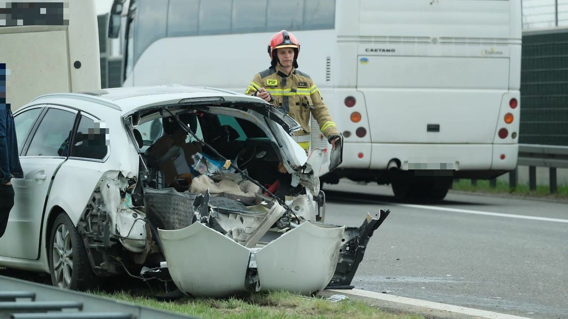 Wypadek czterech pojazdów na "ekspresówce". Jedna osoba ranna, droga do Lublina zablokowana [zdjęcia]
