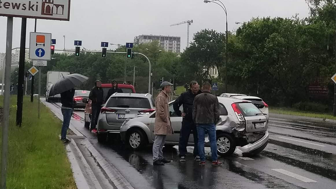 Wypadek czterech samochodów w centrum Lublina. Tworzą się korki [zdjęcia]