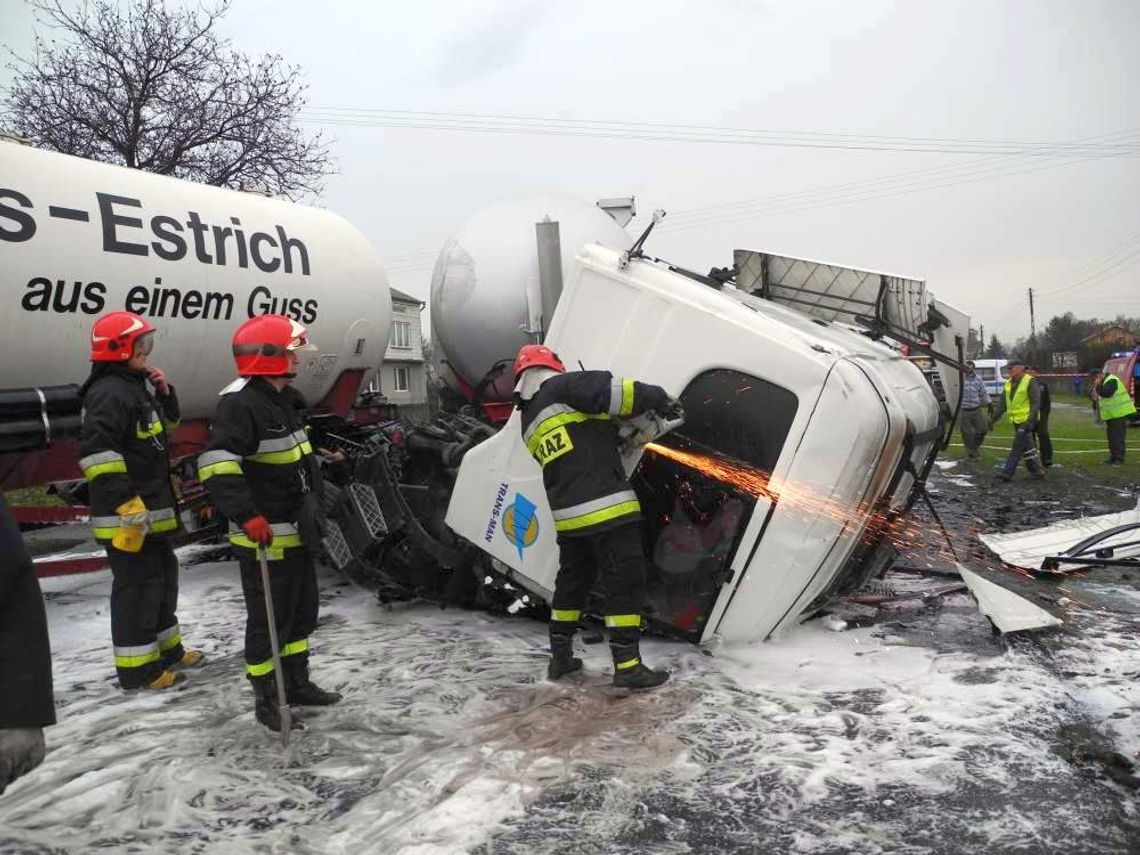 Wypadek dwóch cystern w Zawadzie. Wyciekło 400 litrów paliwa (zdjęcia)