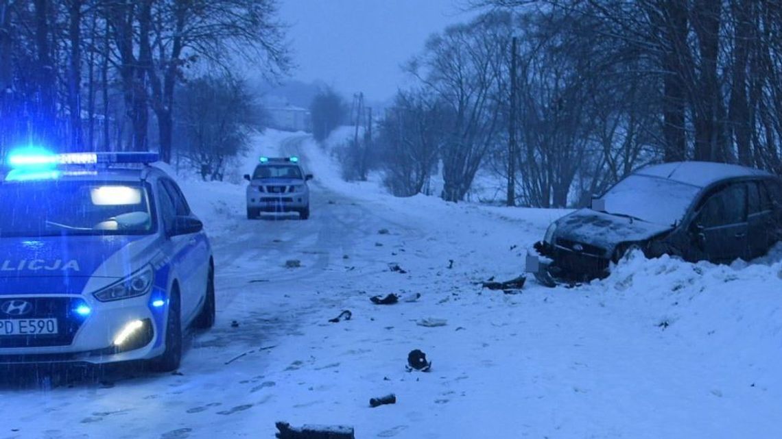 Wypadek koło Frampola. BMW uderzyło w forda, kobieta trafiła do szpitala