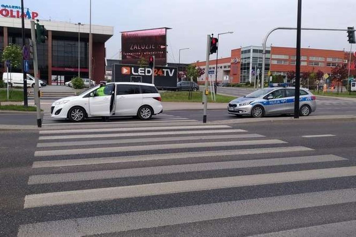 Wypadek koło Olimpu na al. Spółdzielczości Pracy. Samochód potrącił pieszą