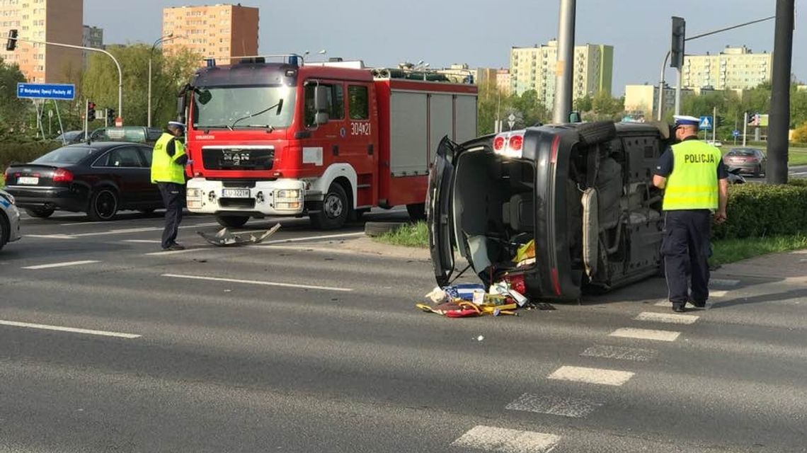 Wypadek koło Orfeusza w Lublinie. Troje dzieci w szpitalu, duże korki na Czechowie [zdjęcia]