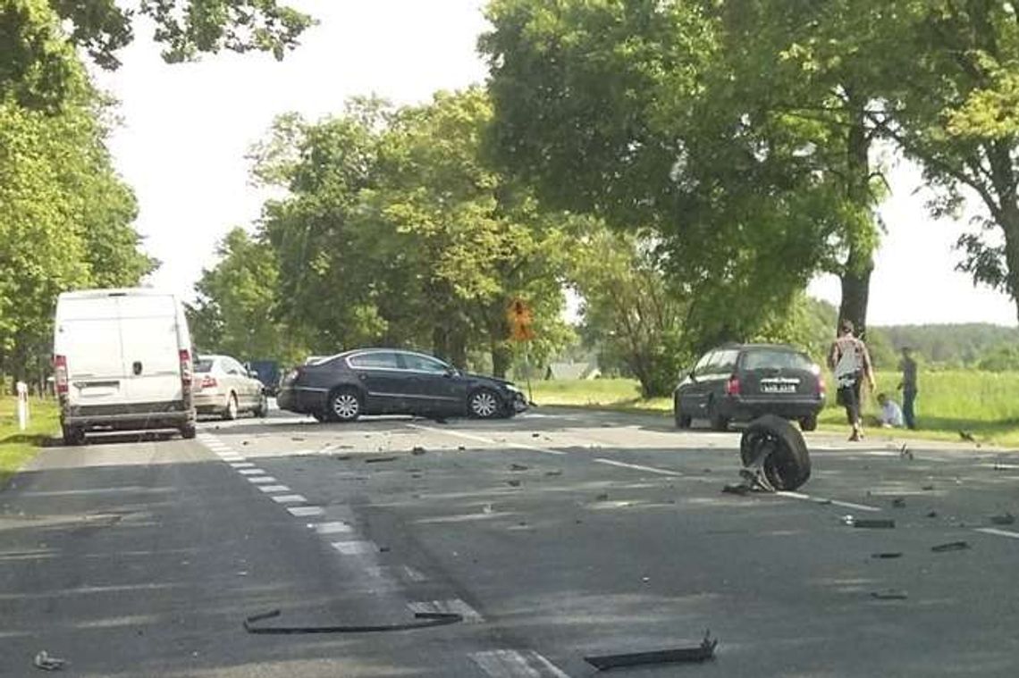 Wypadek koło Ryk. Ciężarówka zderzyła się z samochodem osobowym