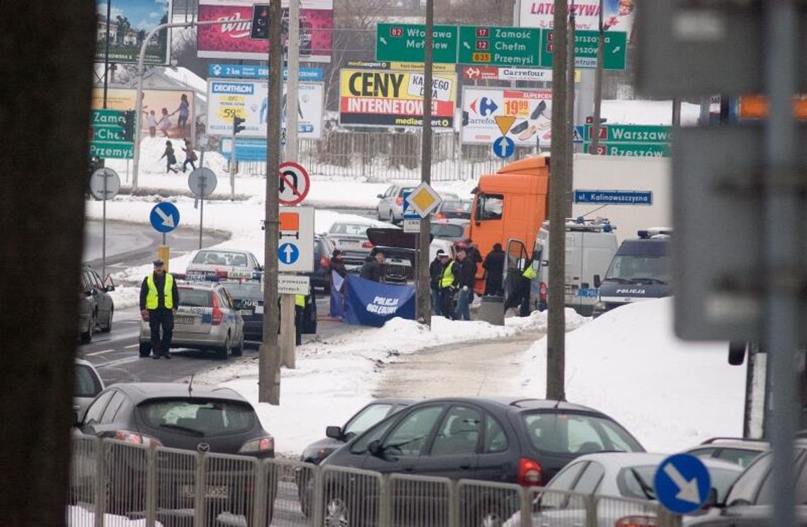 Wypadek na al. Andersa w Lublinie. Pieszy zginął na przejściu (foto) Wypadek na al. Andersa w Lublinie. Pieszy zginął na przejściu (foto)