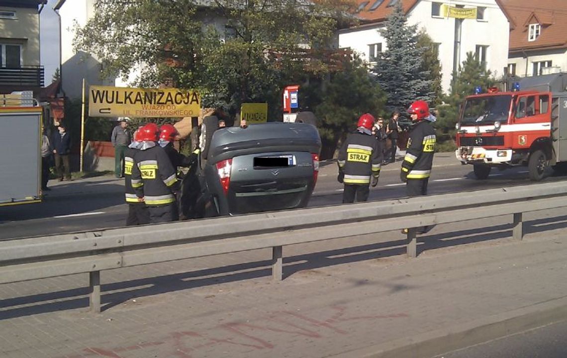 Wypadek na al. Kraśnickiej. Citroen dachował (wideo) Wypadek na al. Kraśnickiej. Citroen dachował (wideo)