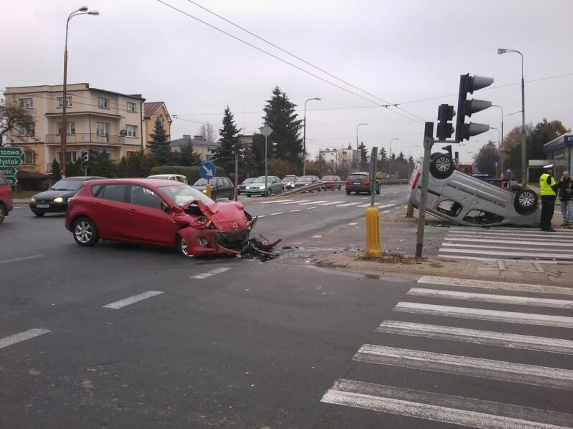 Wypadek na al. Kraśnickiej, dachowanie citroena