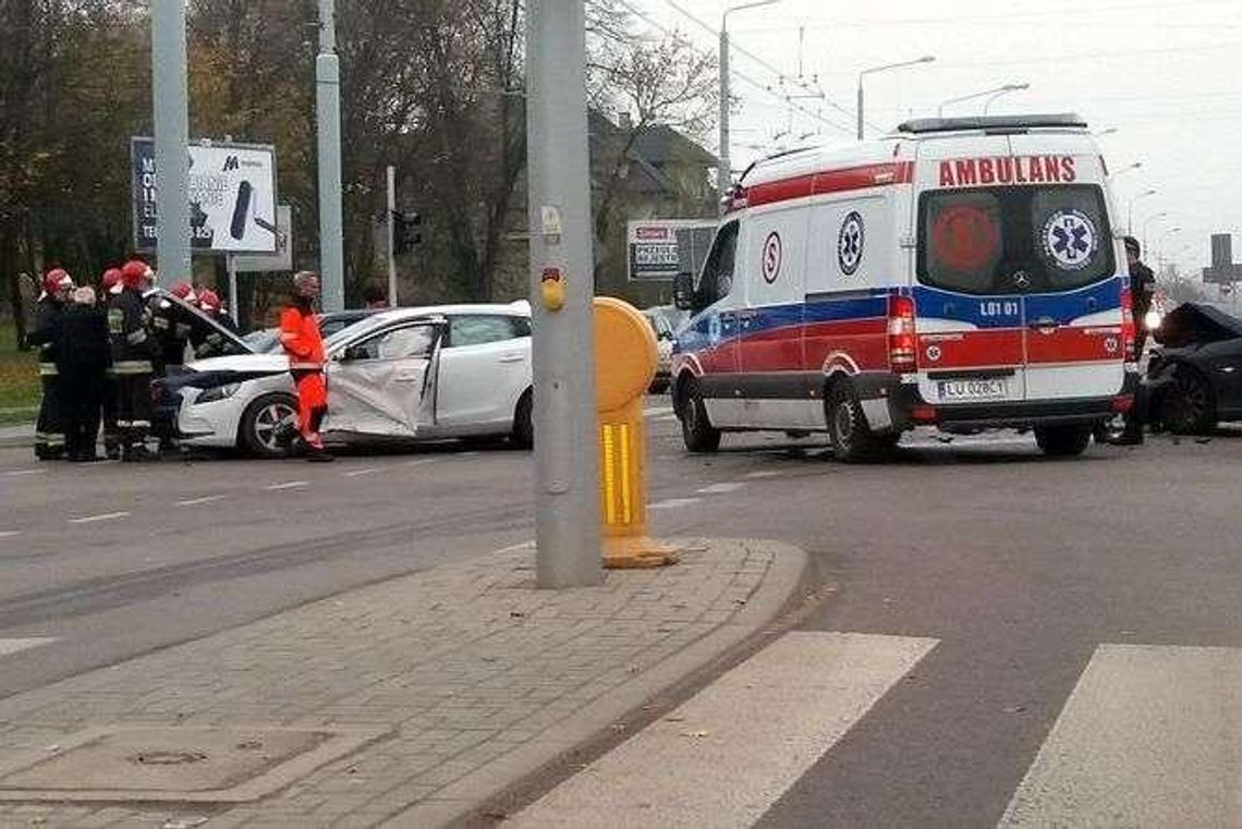 Wypadek na al. Kraśnickiej. Kierowca bmw wjechał na czerwonym