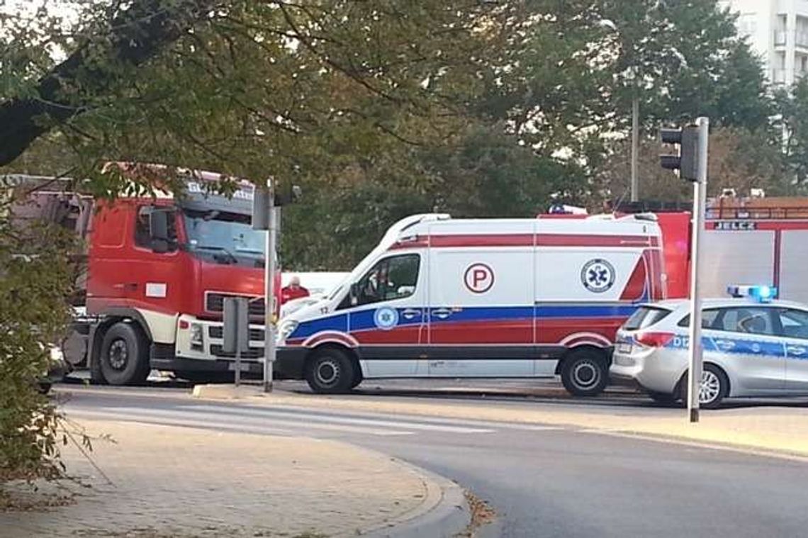 Wypadek na al. Solidarności. Są duże korki