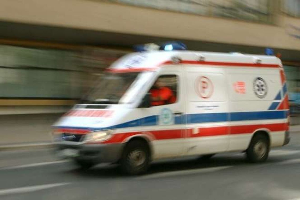 Wypadek na al. Tysiąclecia. Audi potrąciło dwoje rowerzystów na przejściu