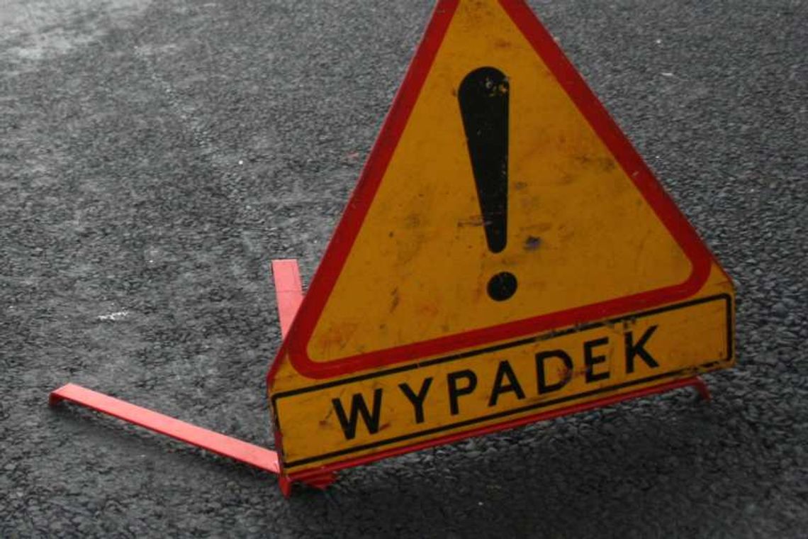 Wypadek na al. Tysiąclecia. Ciężarówka wjechała w samochód osobowy