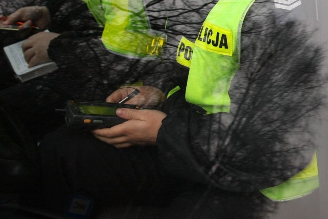 Wypadek na al. Tysiąclecia. Policja szuka świadków Wypadek na al. Tysiąclecia. Policja szuka świadków