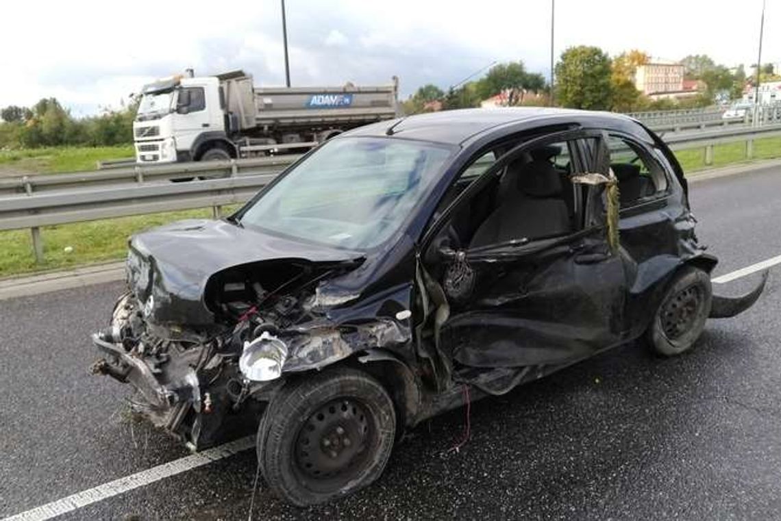 Wypadek na al. Tysiąclecia. Tworzą się korki (zdjęcia)