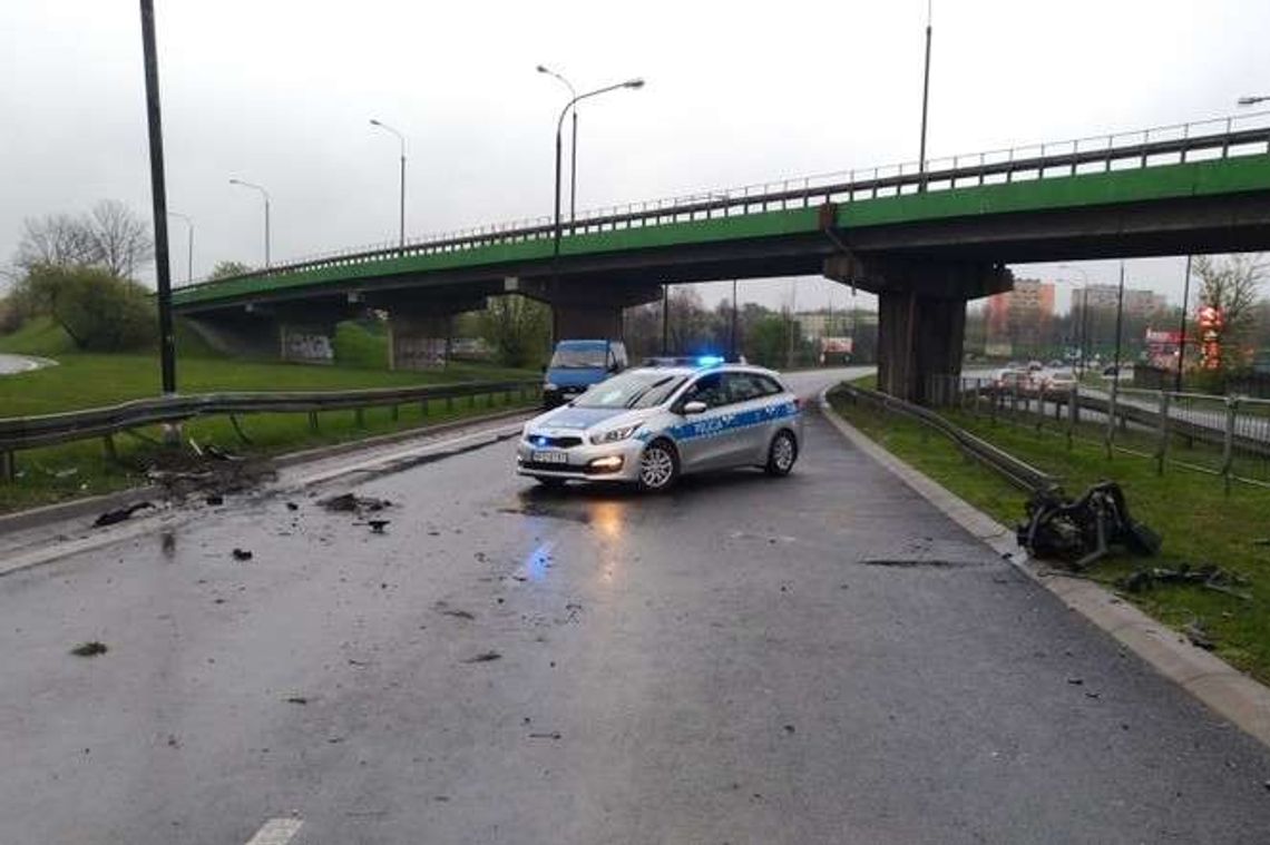 Wypadek na al. Tysiąclecia w Lublinie. Z volkswagena aż wypadł silnik Wypadek na al. Tysiąclecia w Lublinie. Z volkswagena aż wypadł silnik