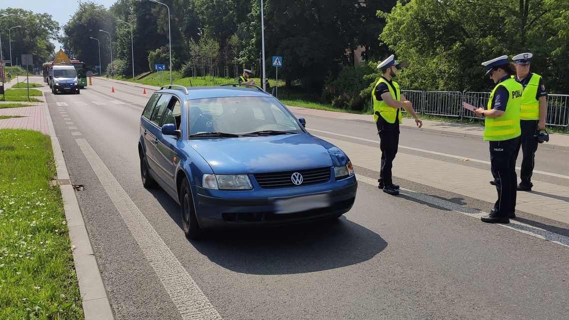 Wypadek na al. Warszawskiej. Kobieta potrącona na przejściu. "Koszmar"