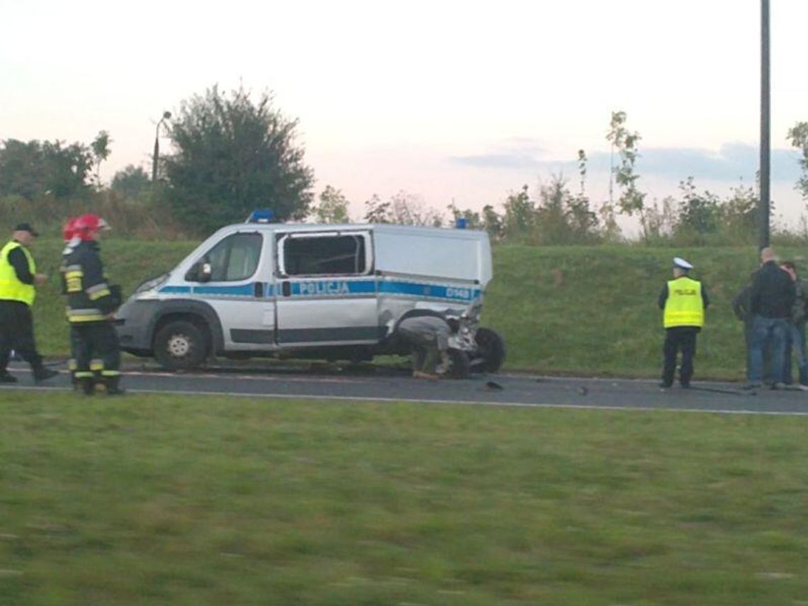Wypadek na Al. Witosa: Bmw wjechało w radiowóz