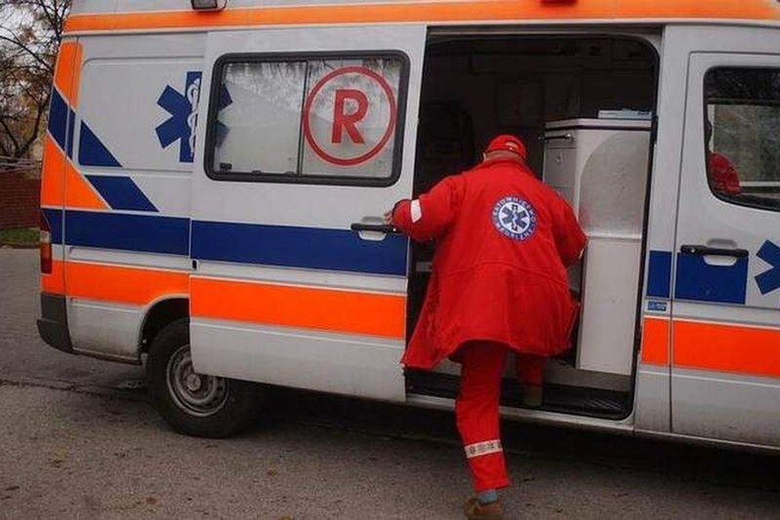 Wypadek na budowie. Mężczyzna źle się poczuł, spadł z dachu i zginął