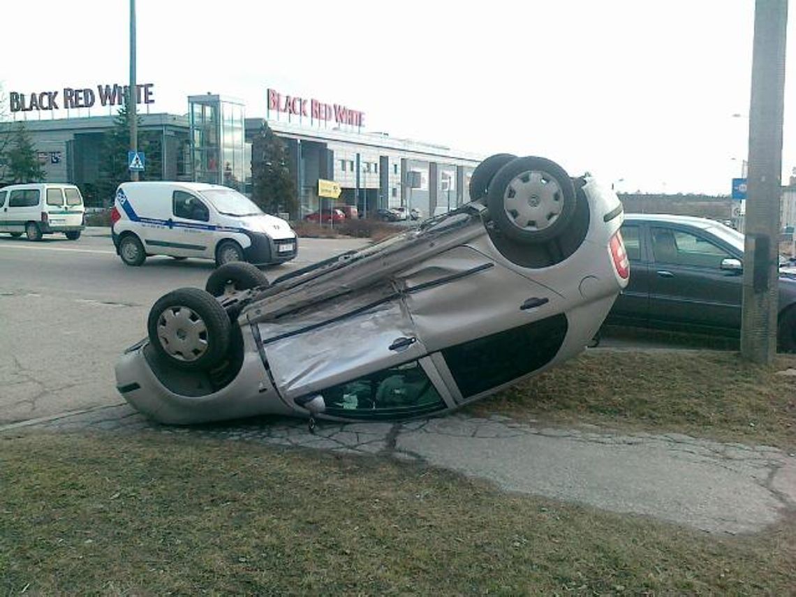 Wypadek na Diamentowej. Dwie osoby w szpitalu